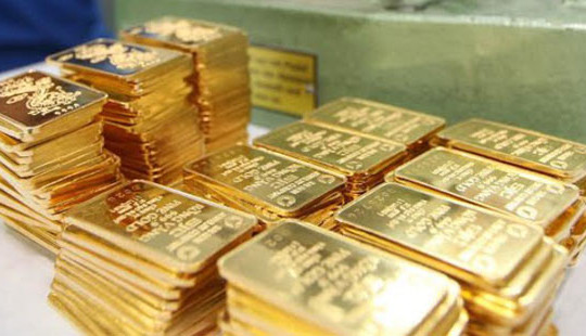 Vàng tăng giá khi đồng USD và chứng khoán suy yếu