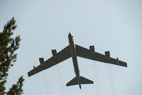 Máy bay B-52 của Không quân Mỹ rơi tại đảo Guam