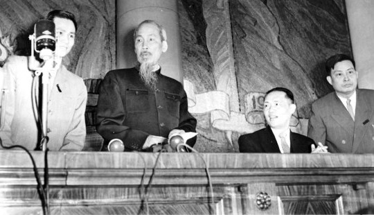 Ảnh: Bác Hồ với nước Nga