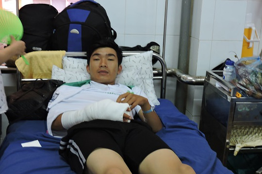 Thiếu úy Công an huyện bị chém gần đứt lìa bàn tay