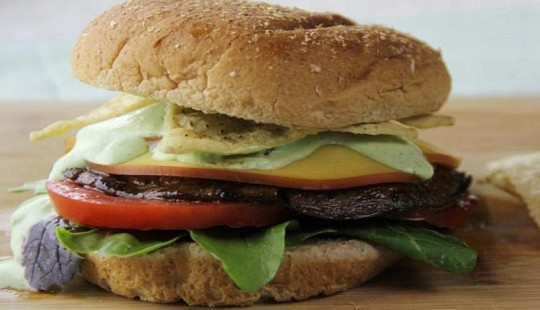 Tin tức sức khỏe nổi bật ngày 21/5: Phát hiện hamburger có chứa ADN người và chuột