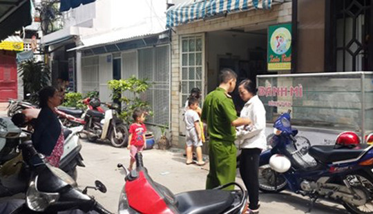Người đàn ông chết trong căn nhà khóa trái cửa với nhiều vết đâm