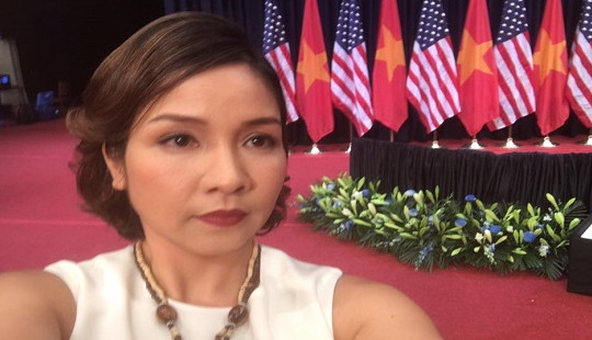 Mỹ Linh hát Quốc ca chào đón Tổng thống Barack Obama