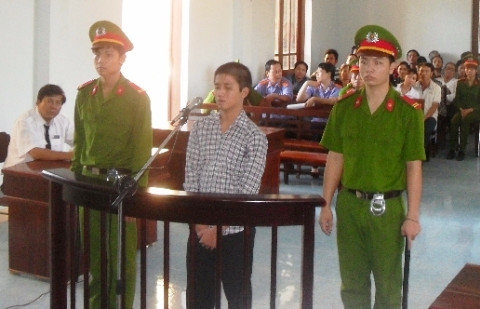 Đánh chết bạn vì đưa xe ăn trộm nhờ đi cầm đồ