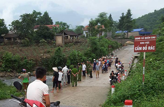 2 công nhân bị lũ cuốn trôi khi đi làm về