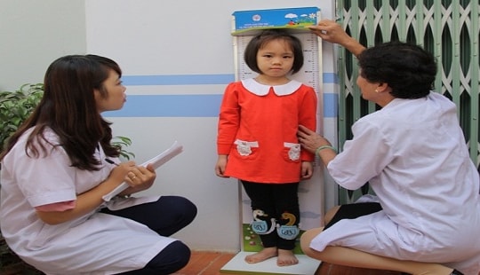 Hà Nội tổ chức cân, đo chiều cao cho trẻ dưới 5 tuổi phòng suy dinh dưỡng