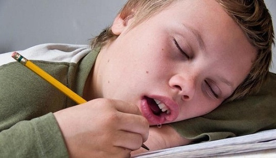 Những căn bệnh tiềm ẩn đằng sau việc chảy nước miếng khi ngủ