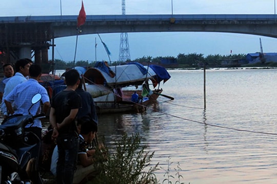 Tin tức giao thông 24h: Tàu chìm sau tai nạn đường thuỷ, một người mất tích