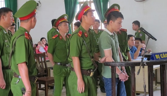 Giết người, cướp xe máy rồi phủ lá cây để che giấu