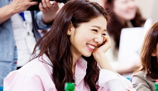 Park Shin Hye ngọt ngào trong ngày ra mắt phim mới