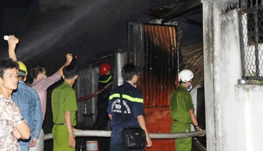 TP.HCM: Cháy nhà cấp 4, hai vợ ông lão bị mắc kẹt bên trong