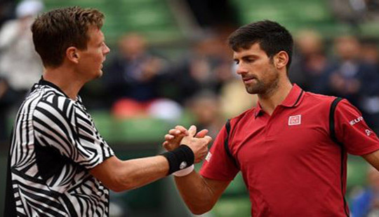 Vào bán kết Djokovic là tay vợt đầu tiên giành vé dự ATP World Tour Finals