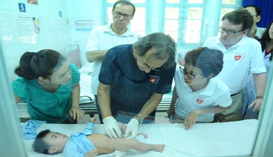 1.000 trẻ khuyết tật bộ phận sinh dục đang chờ được phẫu thuật