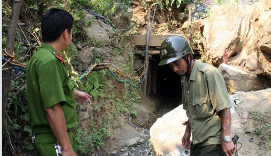 Thanh Hóa: 3 phu vàng bị ngạt khí độc nằm dưới hầm sâu hàng trăm mét