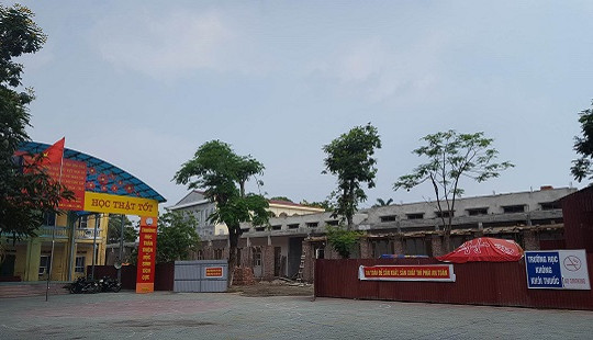 Thuê địa điểm học tạm vì nhà trường xây dựng chậm tiến độ