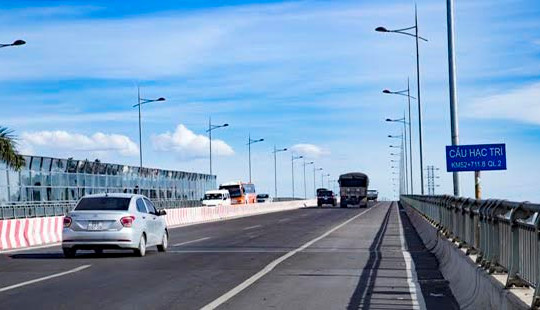 Cầu Việt Trì đã xuống cấp: Thực hiện nghiêm việc cấm xe ô tô đi qua cầu