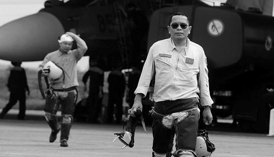 "Mọi người đều nhảy dù ra được"