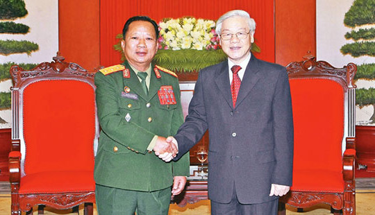 Tổng Bí thư Nguyễn Phú Trọng tiếp Bộ trưởng Bộ Quốc phòng Lào