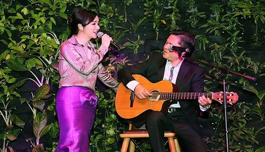 Hoa hậu Giáng My khoe giọng hát trong đêm tiệc hội tụ nhiều mỹ nhân Việt