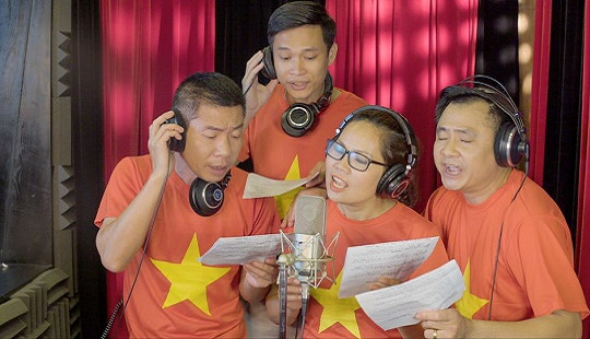 “Lặng thầm những cánh bay” làm xúc động trái tim người Việt
