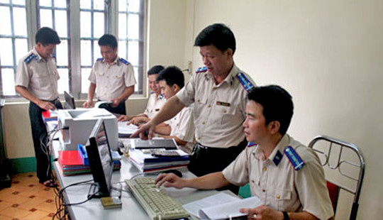 6 hình thức kỷ luật công chức, viên chức vi phạm pháp luật thi hành án hành chính