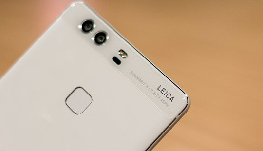 Huawei gian lận dùng DSLR 4.500 USD quảng cáo smartphone 475 USD