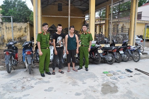 Hai anh em ruột rủ nhau trộm hàng chục chiếc xe máy