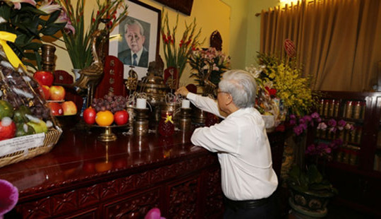 Tổng Bí thư Nguyễn Phú Trọng dâng hương tưởng niệm Tổng Bí thư Lê Duẩn