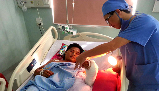 Nối thành công bàn tay bị đứt lìa cho bệnh nhân