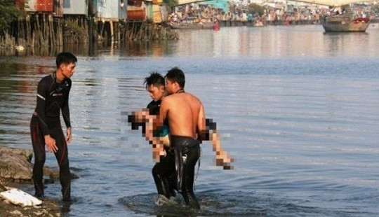 Hà Nội: Hai học sinh bị đuối nước khi tắm sông