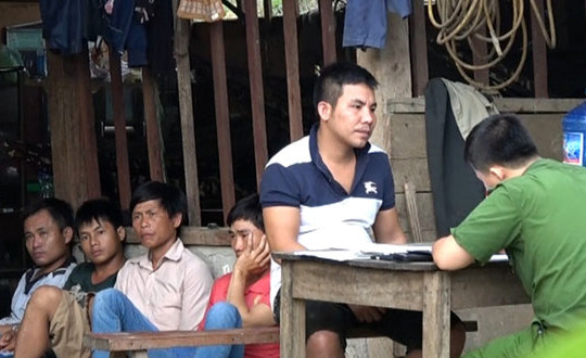 Rùng mình thủ đoạn phá rừng táo tợn của băng nhóm lâm tặc