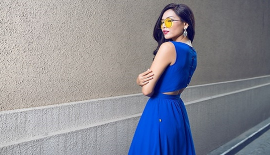 Hoa hậu biển Nguyễn Thị Loan gợi ý diện đầm công sở, đầm dạo phố