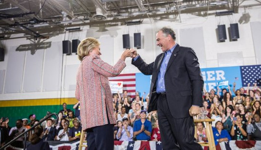 Đối phó với tỷ phú lắm chiêu Trump, bà Clinton thận trọng chọn phó tướng