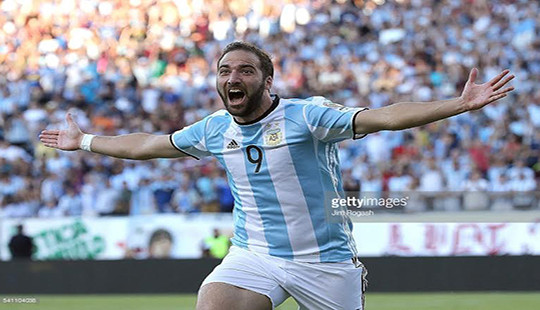 Higuain đầu quân cho Juventus