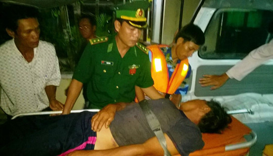 Kịp thời cấp cứu một ngư dân bị tai biến trên biển