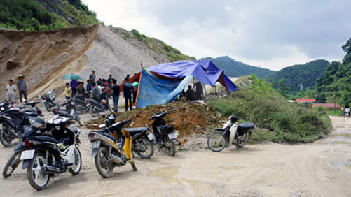 Lạng Sơn: Dân dựng lán ngăn chặn trạm trộn bê tông gây ô nhiễm môi trường