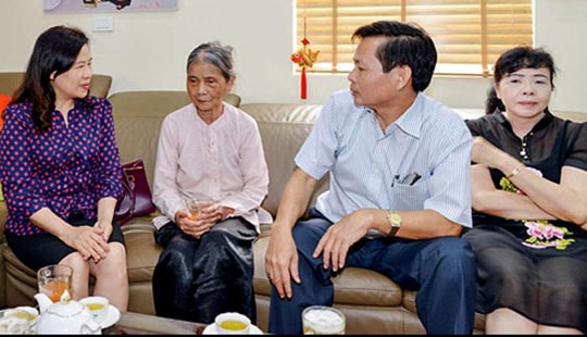 Lãnh đạo TANDTC thăm hỏi gia đình thương binh, liệt sỹ, Mẹ Việt Nam Anh hùng