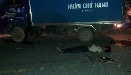 Nghệ An: Xe máy đối đầu xe tải, 1 người chết 3 người bị thương