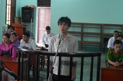 Lĩnh hơn 3 năm tù vì chém vợ 3 nhát dao