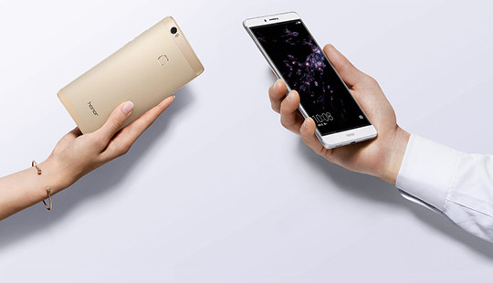 Huawei ra mắt smartphone màn hình siêu khủng