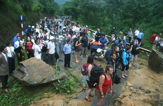 Lào Cai: Lũ kinh hoàng trong đêm, nhà ngập, người mất tích