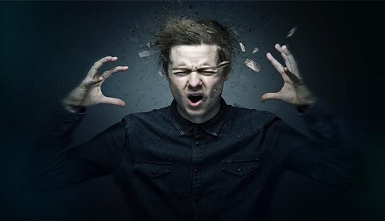 Lạ lùng người đàn ông tự hủy hoại mình vì sợ bị theo dõi