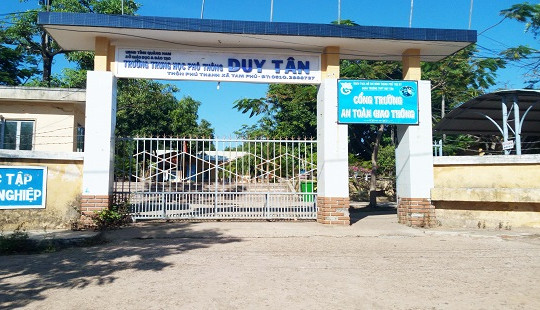 Nữ giáo viên bị tống tiền xin xử nhẹ cho Phó Hiệu trưởng