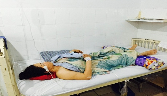 Đâm thủng bụng hàng xóm vì bị nhắc sử dụng bếp nấu ăn