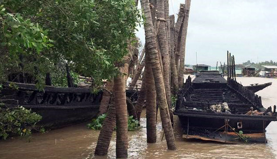 Bến Tre: Hỏa hoạn tại bến tàu làm cháy 13 tàu du lịch, 4 bè cá bị chìm