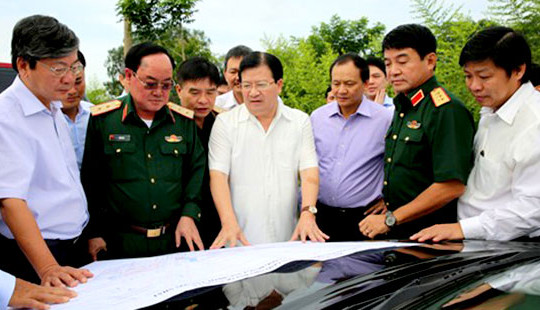 Phó Thủ tướng thị sát, chỉ đạo khắc phục tình trạng quá tải sân bay Tân Sơn Nhất
