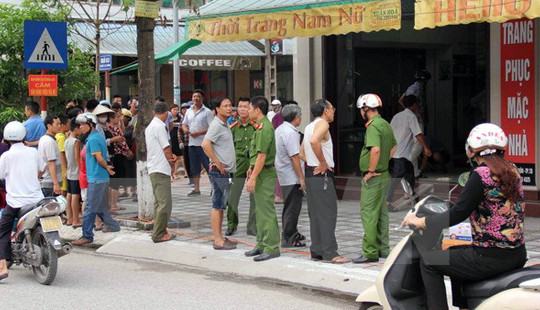 Khen thưởng hai quần chúng bắt giữ đối tượng giết người