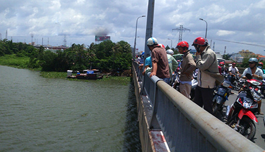 Nam thanh niên nhảy cầu tự vẫn vì ngân hàng đòi nợ