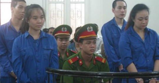 Nữ quái lôi kéo cả người tình buôn cái chết trắng