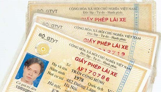 Phá đường dây làm giấy phép lái xe, giấy tờ giả rất tinh vi